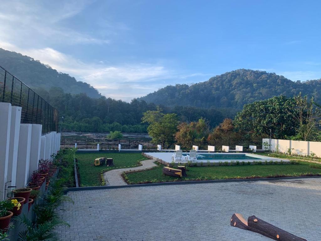Seeheim Resorts Athirappilly Exterior photo