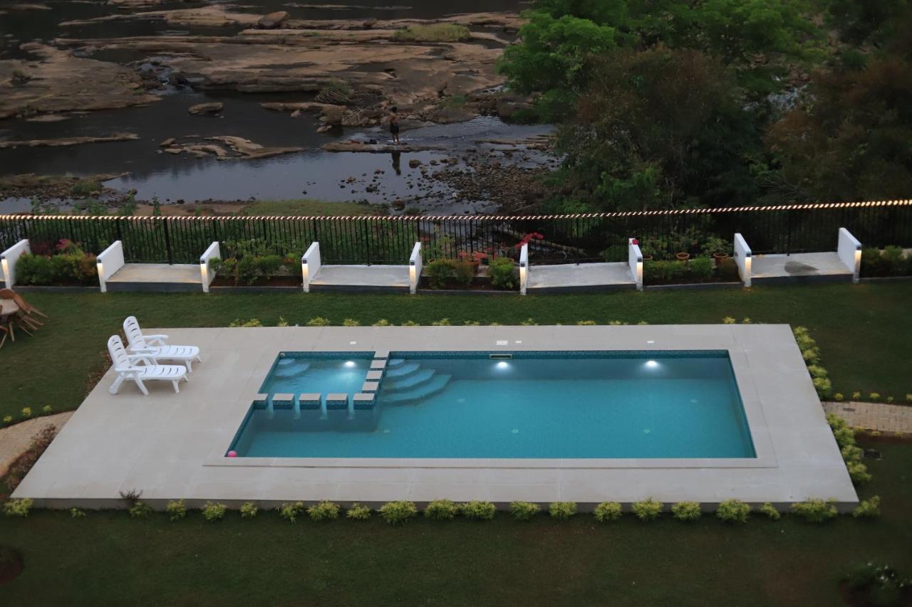 Seeheim Resorts Athirappilly Exterior photo