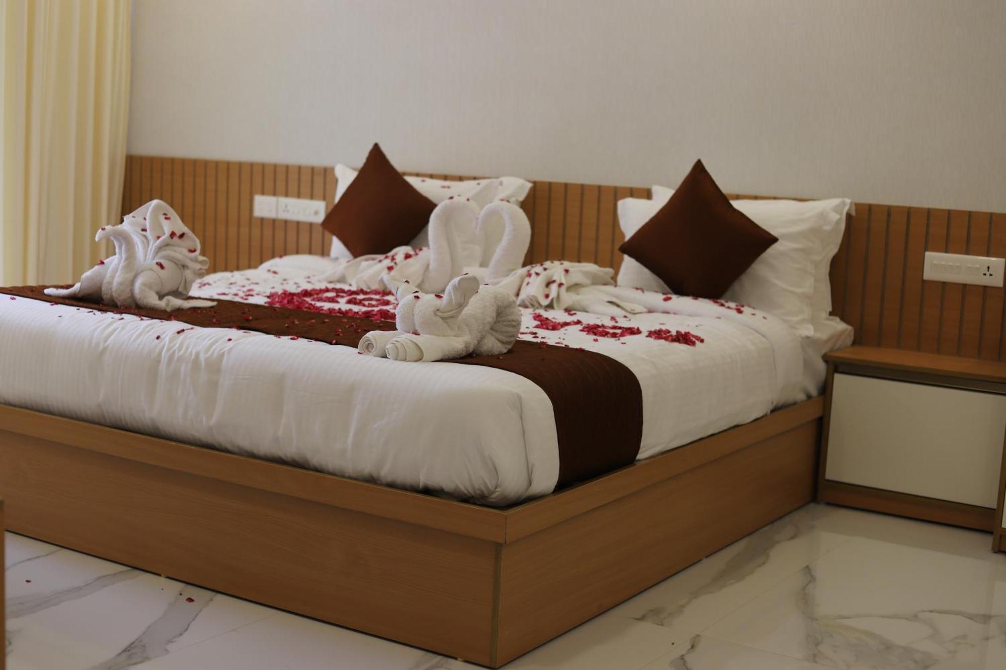 Seeheim Resorts Athirappilly Exterior photo