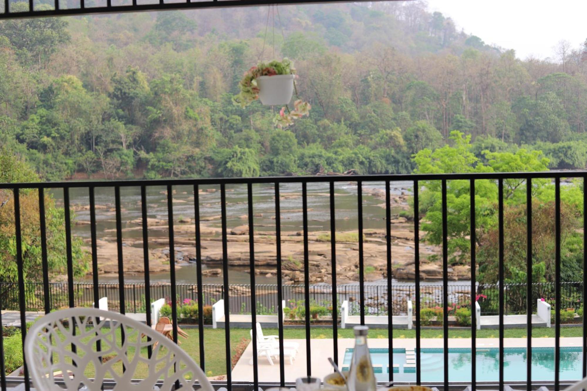 Seeheim Resorts Athirappilly Exterior photo