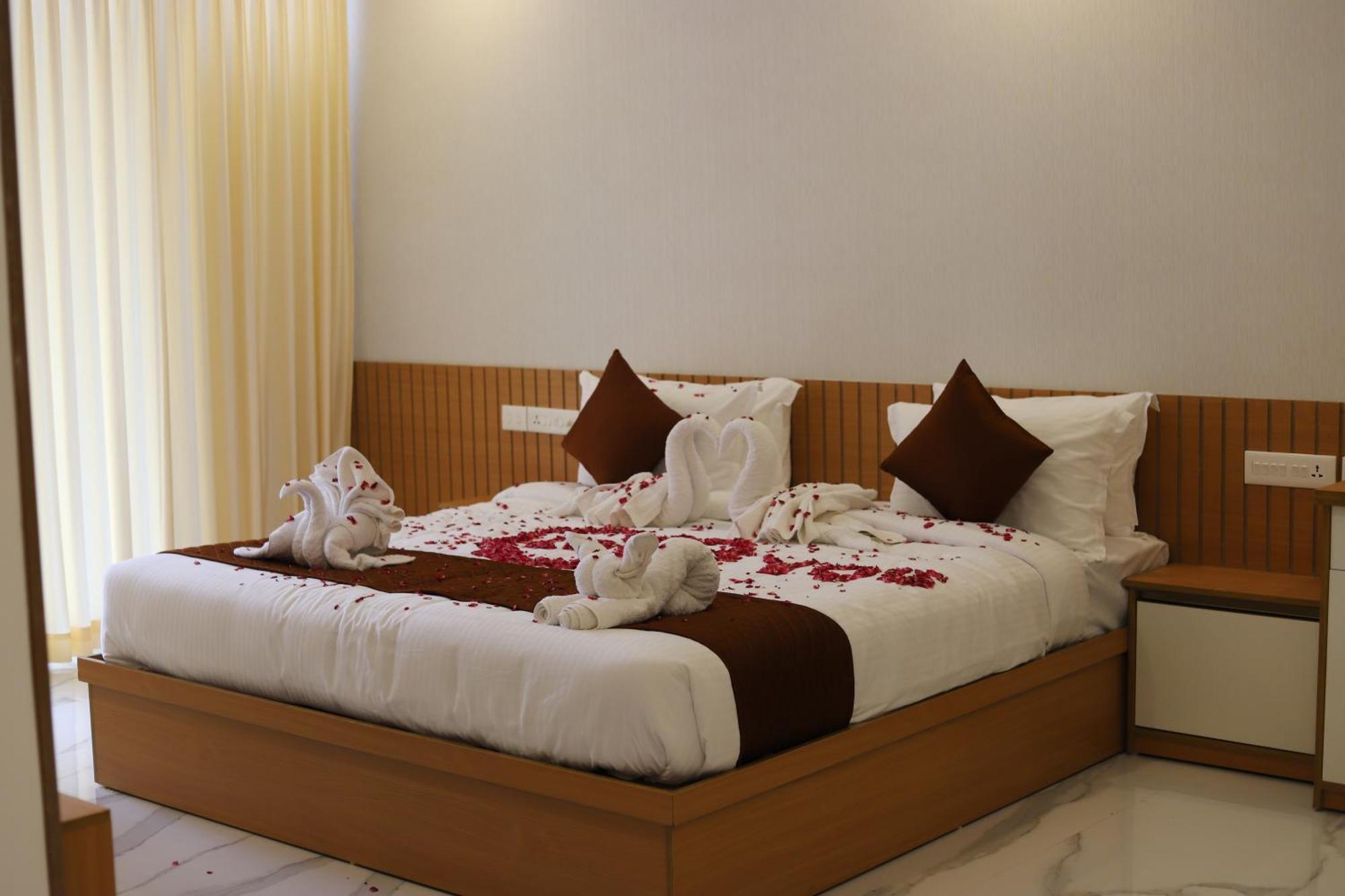 Seeheim Resorts Athirappilly Exterior photo