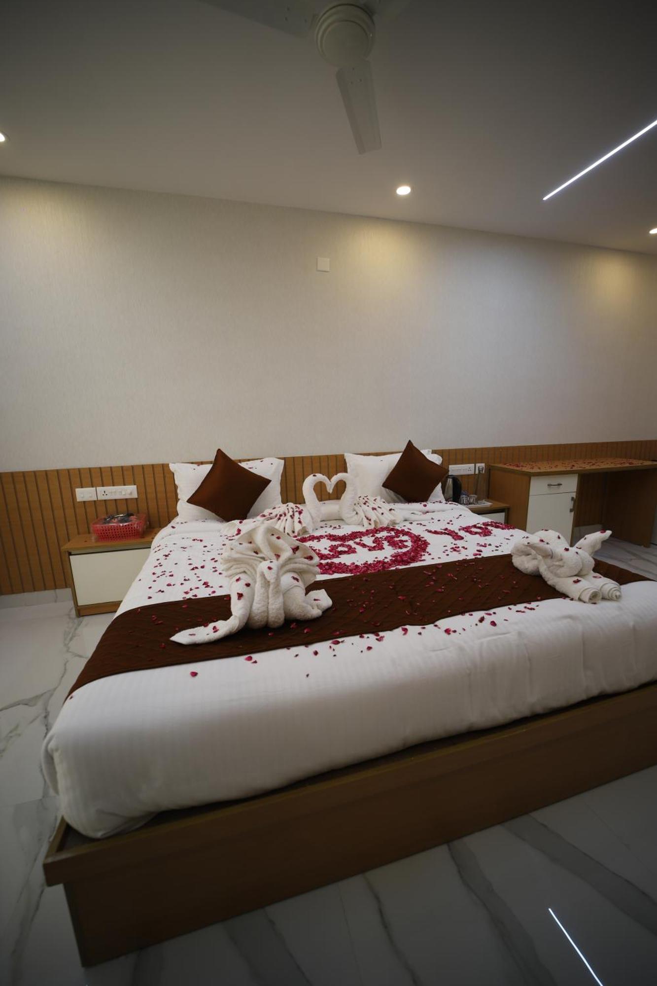 Seeheim Resorts Athirappilly Exterior photo
