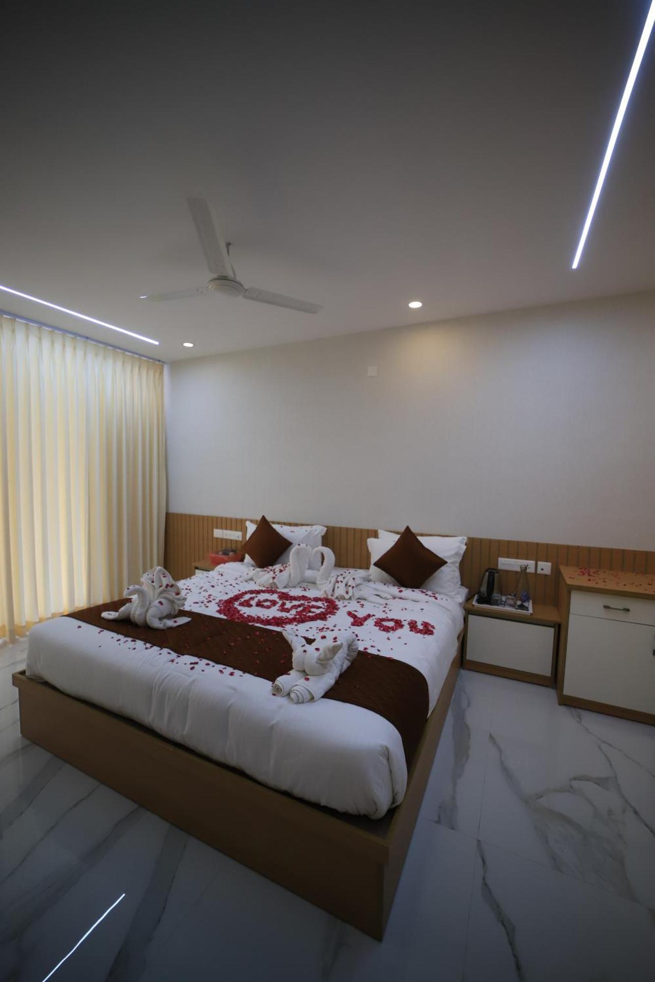 Seeheim Resorts Athirappilly Exterior photo